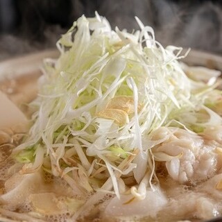 鮮度と旨味を追求！九州産の黒毛和牛を使用した「もつ鍋」