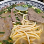 蘭州拉麺店 火焔山 - 二細の麺。