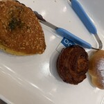 ドンクエディテ - 料理写真:旨み玉ねぎの牛筋カレー 230円 / クイニィアマン 320円 / ふんわりマスカルポーネ 240円