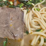 蘭州拉麺店 火焔山 - 牛肉の雰囲気。