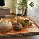 天然こうぼぱん とことこ - 元気なモンちゃんと一緒に、パン チ〜ズ☆