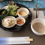 フレンチカフェ 10℃ - 最初のプレートとは明らかに違う豆腐崩れてる