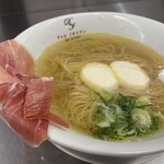 黄金の塩らぁ麺 ドゥエ イタリアン - 