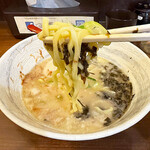 横浜らーめん 七七家 - 「柚子胡椒」の爽やかな風味と辛味がスープをサッパリさせてくれて美味しいです