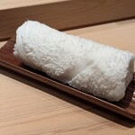 神田錦町 鮨たか晴 - おしぼり（2本目）
