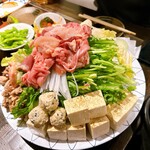 マルキン酒店 - 鶏すき鍋２人前（体育会系4人でずーっと食べてました）