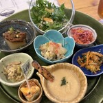 旬彩食堂　三粒に種 - 