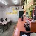 萬福軒 - カウンター  テーブル席