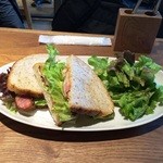 SMOKERS HEAVEN CAFE & BAR - 厚切りベーコンBLTサンドランチセット　ドリンク付き850円