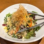 居魚屋 網元 別邸 - ほぐし鶏と揚げジャガのサラダ