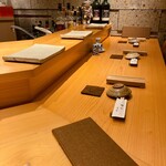 すしやのたい悟 - これから来店されるカウンター席でーす。
