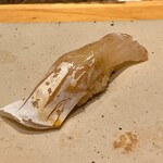 すしやのたい悟 - ヒラスズキ昆布〆さんでーす。