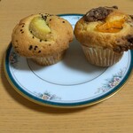 焼菓子ガブリ - 今日のマフィン焼き芋とみかん