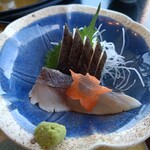 海鮮茶屋末廣 - 謎の白身魚のお刺身。