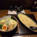 麺屋ぱんどら - 野菜炒めつけ麺にバタートッピング