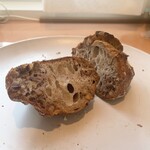 Boulangerie ADACHI - 胡桃が練り込まれたハード系パン