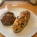 Boulangerie ADACHI - ピーカンナッツのパン　　360円
                                ヴィエノワショコラ　　　320円
                                合計　　　　　　　　　　680円