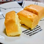 資生堂パーラー - ビスキュイ生地の中身→濃厚なクリームチーズ