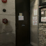 JAZZ茶房 青猫 - 入り口。階段降りたとこにあります。