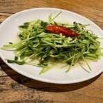 博多うどん酒場イチカバチカ 恵比寿店 - 豆苗ガーリック炒め