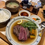 清喜 ひとしな - 出汁ステーキの土鍋ご飯定食（200g）