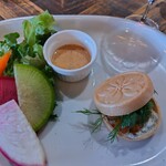 シャイニーアウル 表参道 - 右の丸いのがモナカ