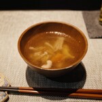 旬菜おばんざい とうたく - お通しのきのこ汁