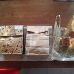 ア コテ パティスリー - 2014年10月：自宅用（紙袋無し）、人様に差し上げる用に分けてくださいました（自分用は紙袋いらないと言ったので…）