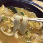 ほうとう蔵 歩成 - もちもちの太い麺！