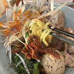 えんふく家 - 焦がしにんにくまぜそば(麺リフト)