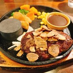 ばるむ食堂 - ハンバーグONガーリックチップ