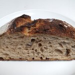 BLUE POPPY Bakery - カントリーブレッド プレーン１／２ 断面