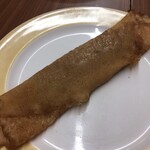 LAILY - 知り合いのバングラ主婦が作ったというピタ(バングラデシュの冬の風物詩というお菓子)をおすそ分けしていただきました。モチモチ生地の中にココナッツ餡が入っています。おいしー♪