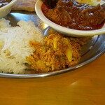 インディアン・レストラン　ロタ - ブリの卵とキャベツのバジ