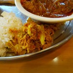 インディアン・レストラン　ロタ - ブリの卵とキャベツのバジ