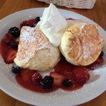 Cream Pot - スフレパンケーキ ミックスベリー(税別$20.5)