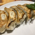 ぎょうざ屋 たかく - 季節の餃子を混ぜたセット（左から、セロリ、きゅうり、ラムパクチー）