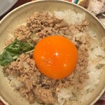 麦と麺助 - そぼろご飯