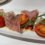 横浜チーズカフェ - とちあいかとトマトのカプレーゼ