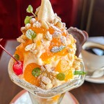 パーラートモミ - 【季節のパフェ】みかんとレアチーズのパフェ