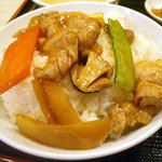 台湾小皿料理 阿里山 - 「豚肉のオイスターソース炒め」ご飯に乗せて