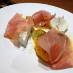 Matasaburo - 旬のフルーツと生ハム、リコッタチーズ