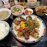 中国料理 頤和園 - サーチャージャン炒め
      ジャンジャンジャン、ジャンジャンジャン、
      鈴が〜鳴る〜♪