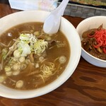 ラーメン る～ - 醤油ラーメン+ミニ豚丼¥900