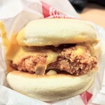 ドムドムハンバーガー - 料理写真:ハニーチーズチキンバーガー実写
