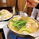 マルキン酒店 - 鍋のサイズ感がちょうどエェ＾＾　追い足し追い足し楽しめる♪