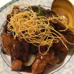 ゆるり 中華食堂 癒食同源 - 豚肉と根菜の黒酢酢豚 680円。