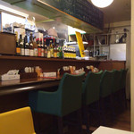 ゆるり 中華食堂 癒食同源 - （再訪2014.12.）3人席から、カウンター席を望みます。