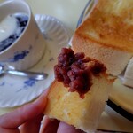 パァク - バターがしみたパンにあんこ