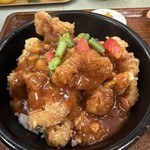 中国料理 頤和園 - 鶏カツのヤンニョム風ドンブリ